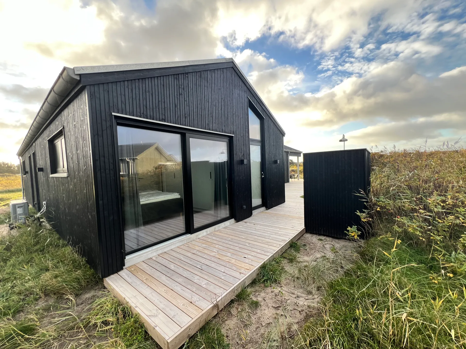 Udebruser ved sommerhus i Løkken — Arkitekttegnestuen Yderskov